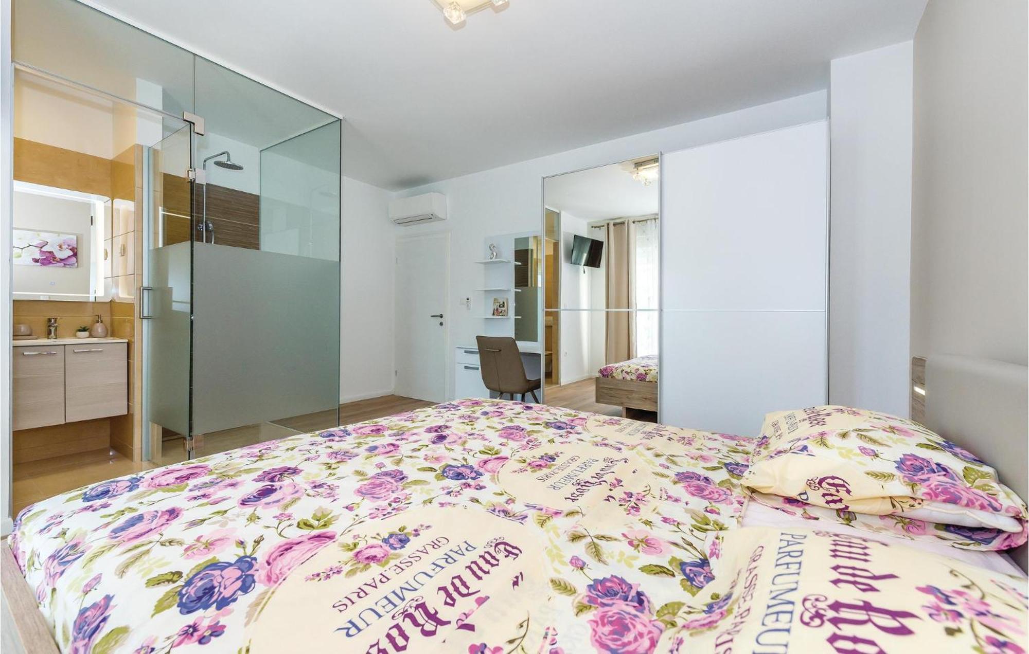Beautiful Home In Sibenik With Kitchen Zewnętrze zdjęcie