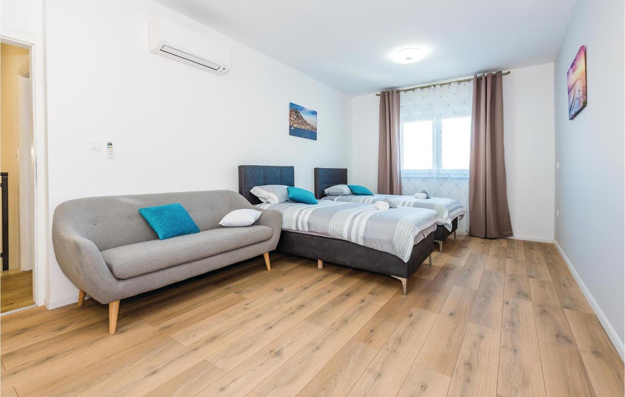 Beautiful Home In Sibenik With Kitchen Zewnętrze zdjęcie
