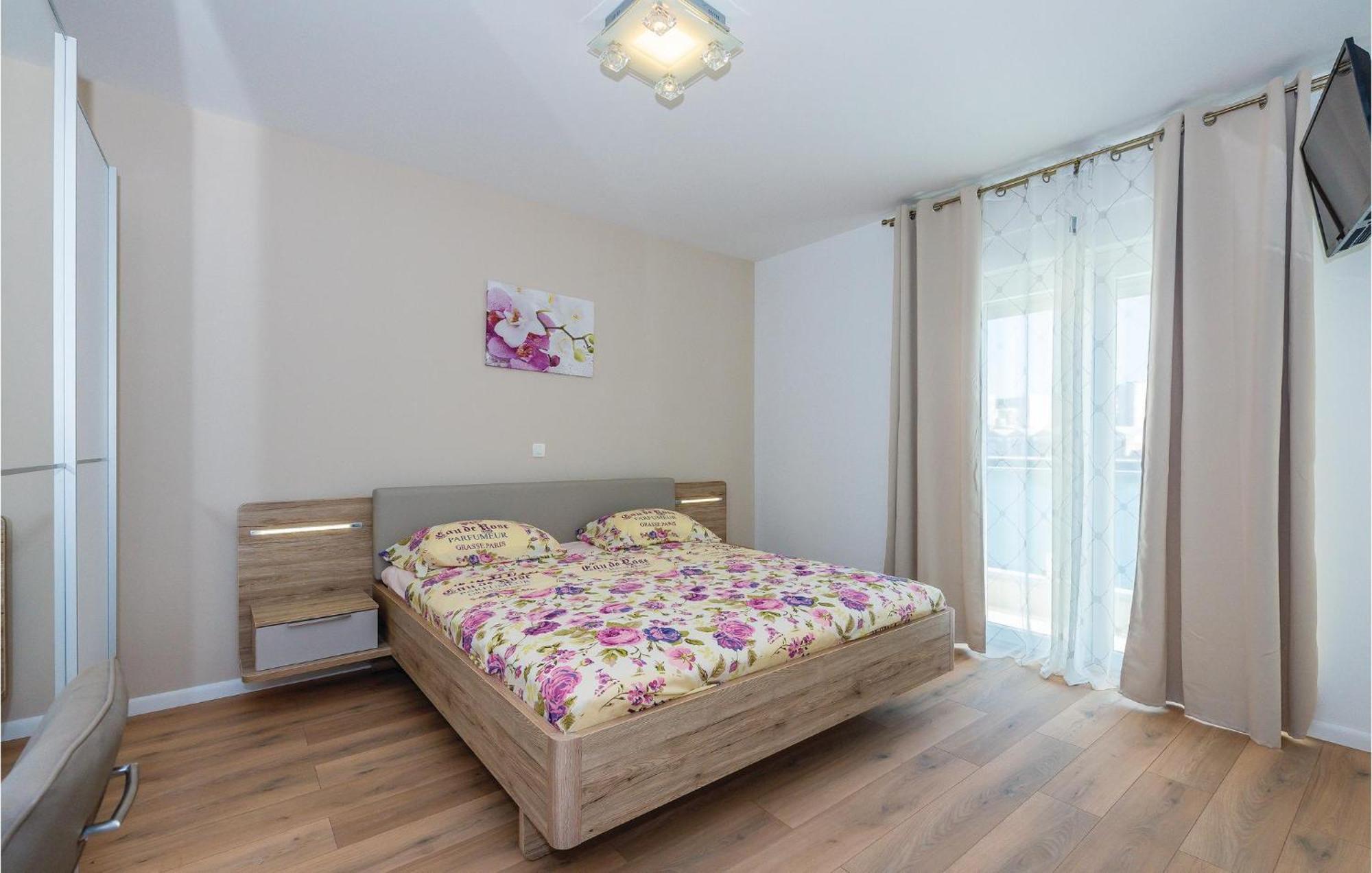 Beautiful Home In Sibenik With Kitchen Zewnętrze zdjęcie