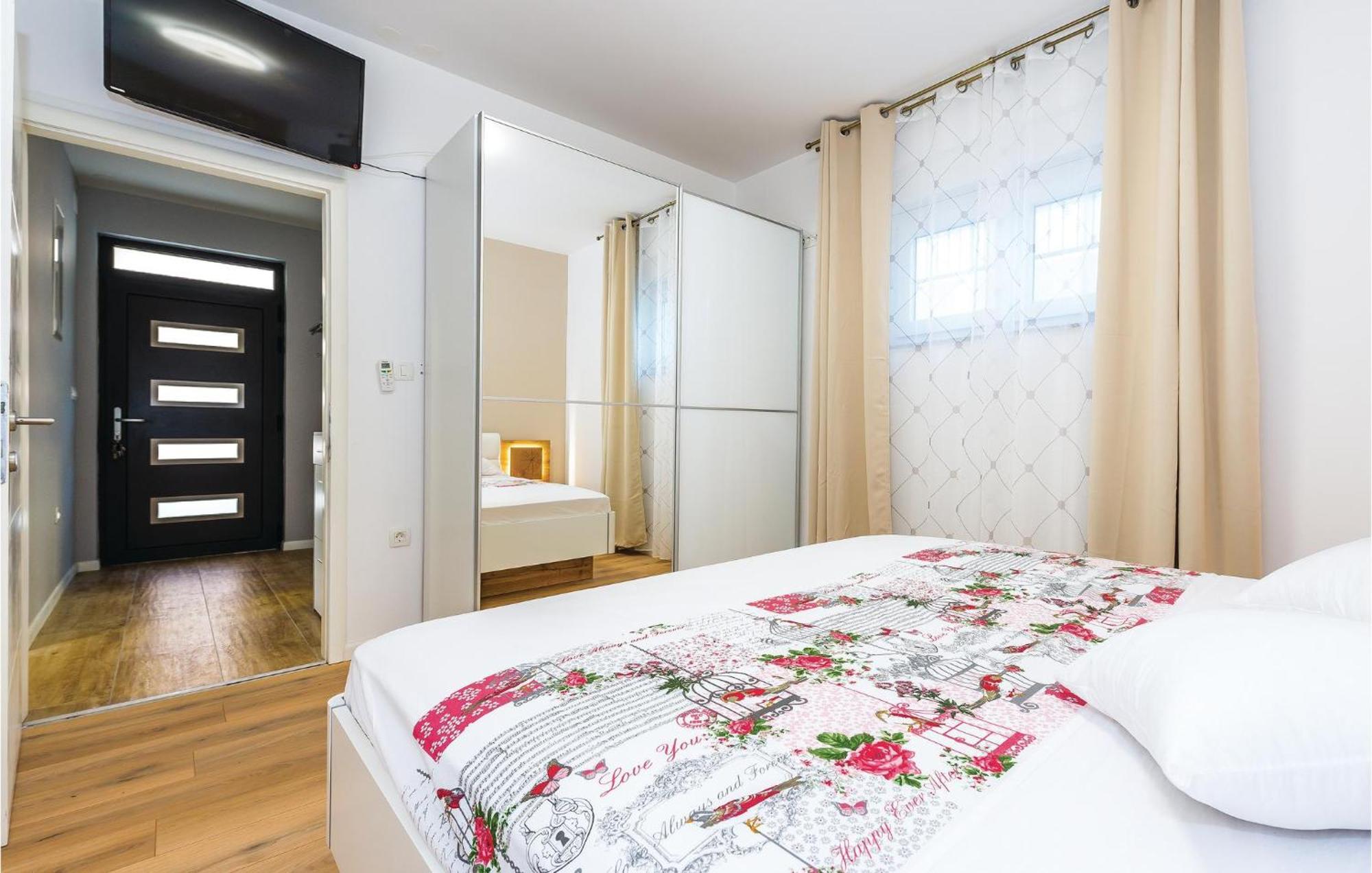 Beautiful Home In Sibenik With Kitchen Zewnętrze zdjęcie
